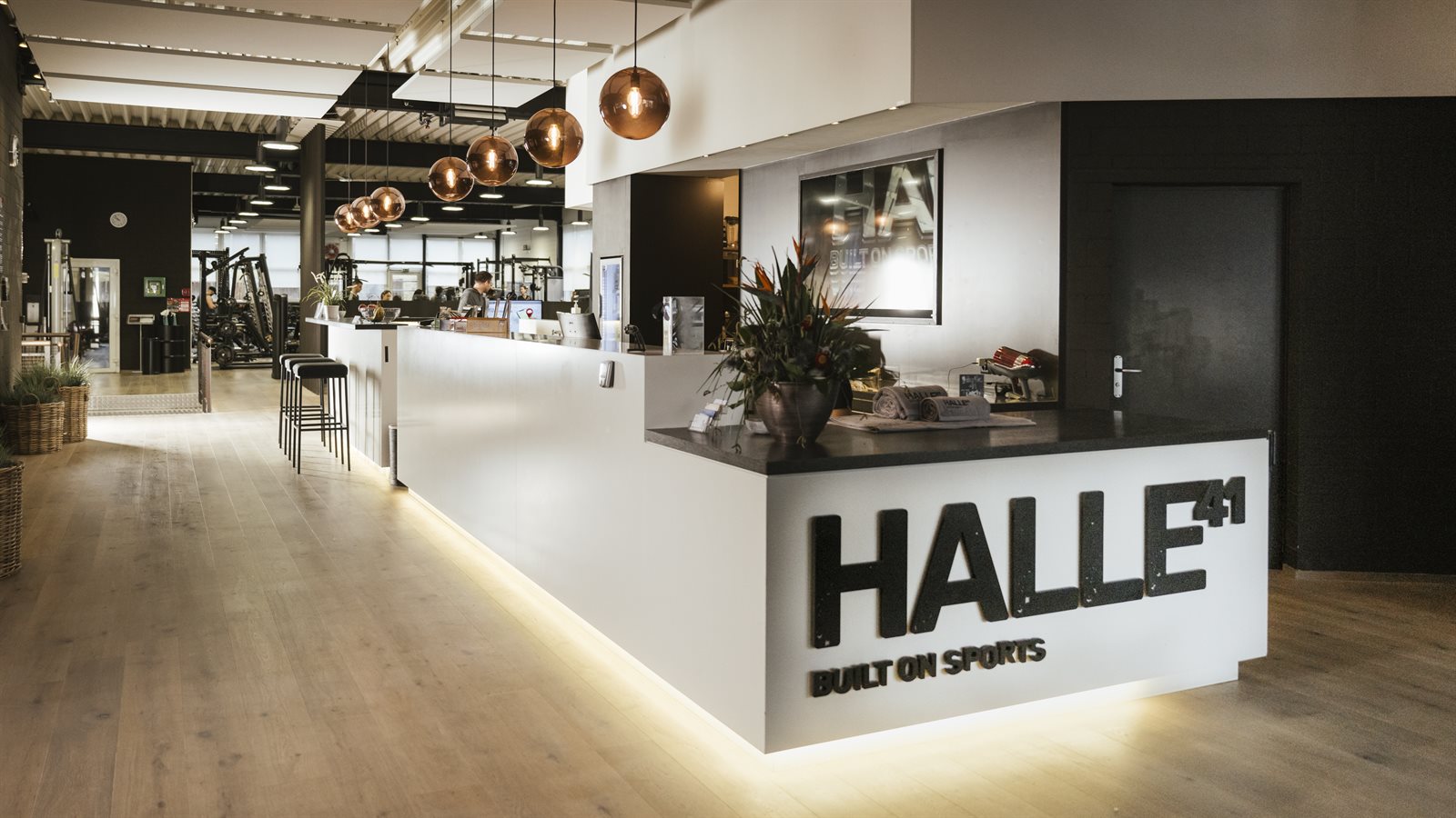 Empfang Halle 41 · Standorte Zürich West und Kloten