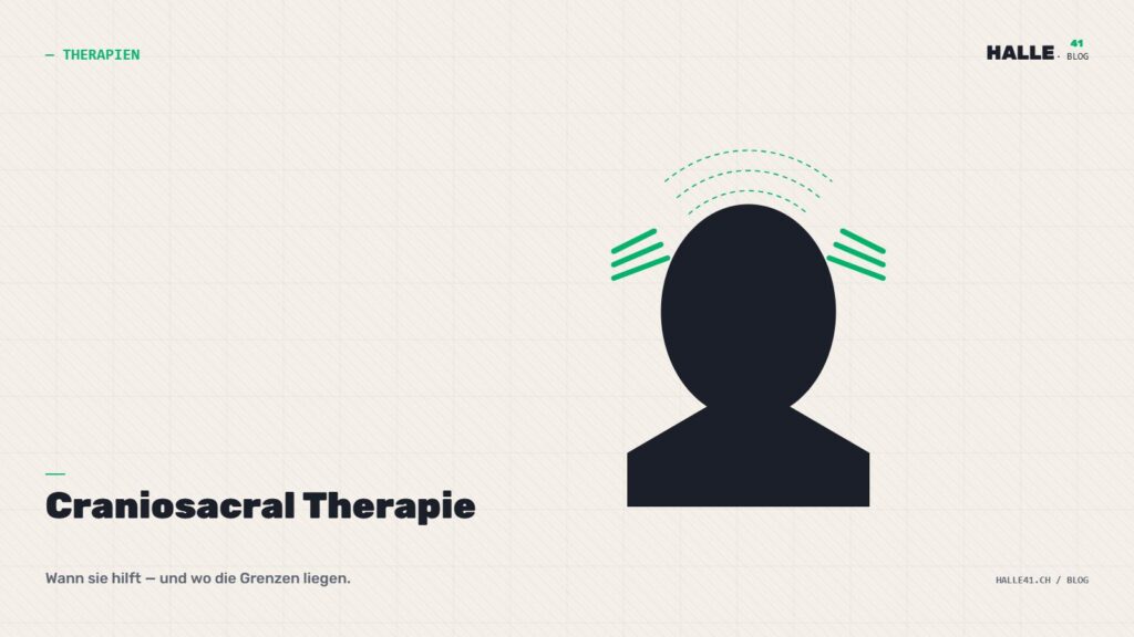 Craniosacral-Therapeut behandelt sanft einen Klienten in einem beruhigenden Zürcher Wellnessraum mit leichter Berührung
